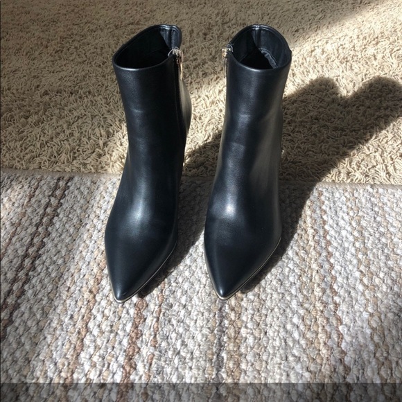 Black high heel boots - Picture 2 of 3